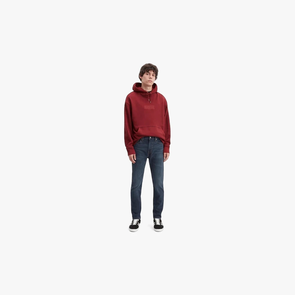 A male model wearing Levi&