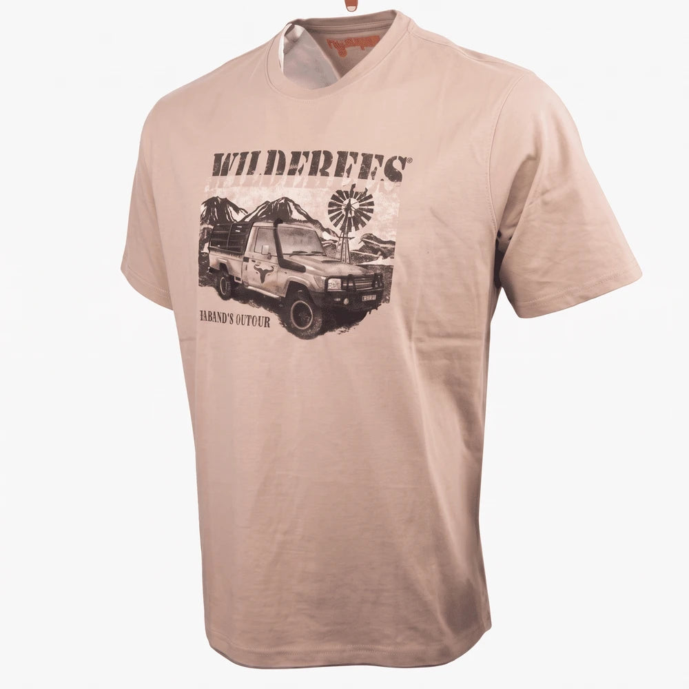 Wildebees Mens Plaas Cruiser Short Sleeve Tee in desert sand with a pickup truck graphic print.