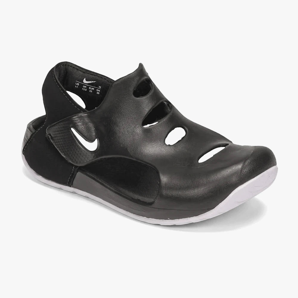 Nike Kids Sunray Protect 3 Ps black sandal, featuring a closed-toe design, adjustable strap, and perforations, shown from a