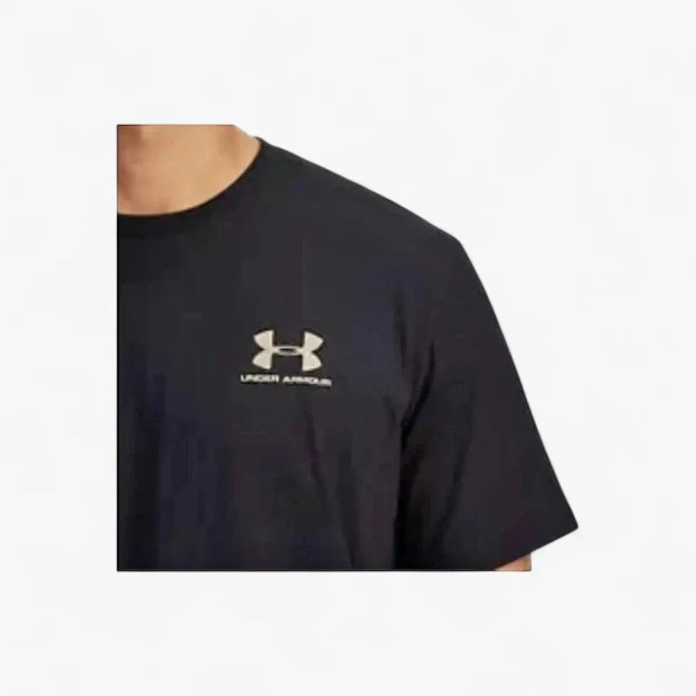 Under Armour Mens Sportstyle left chest short sleeve tee in black with front logo, comfortable everyday wear.
