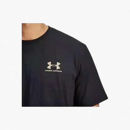 Under Armour Mens Sportstyle left chest short sleeve tee in black with front logo, comfortable everyday wear.